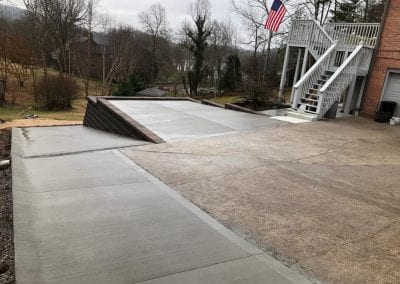concrete driveway and retaining in wall at knoxville home
